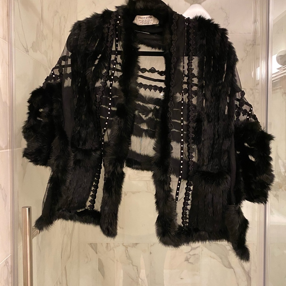 Formal mesh and rabbit wrap